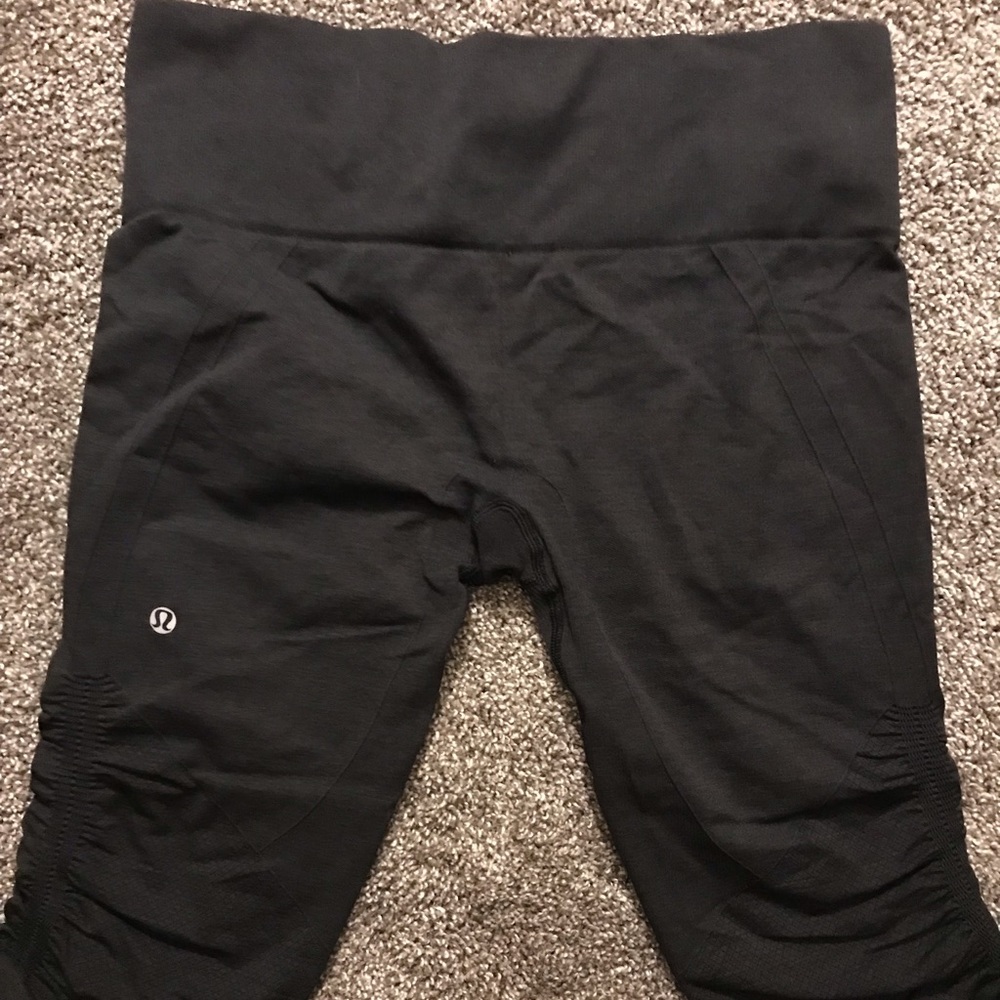 Lululemon Seamless Charcoal Gray Capri